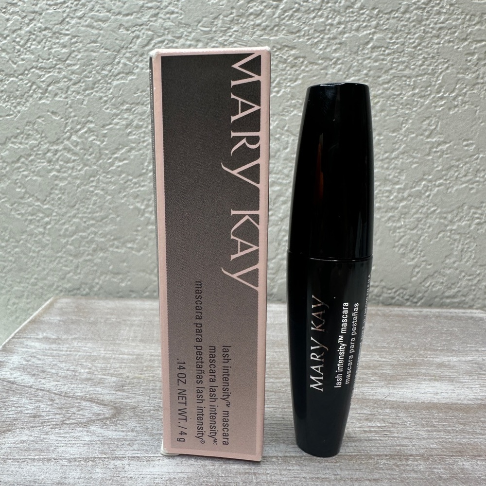 $7 🌙‎ Mary Kay Lash Intensity Mascara Volumizing Lengthening Black NEW